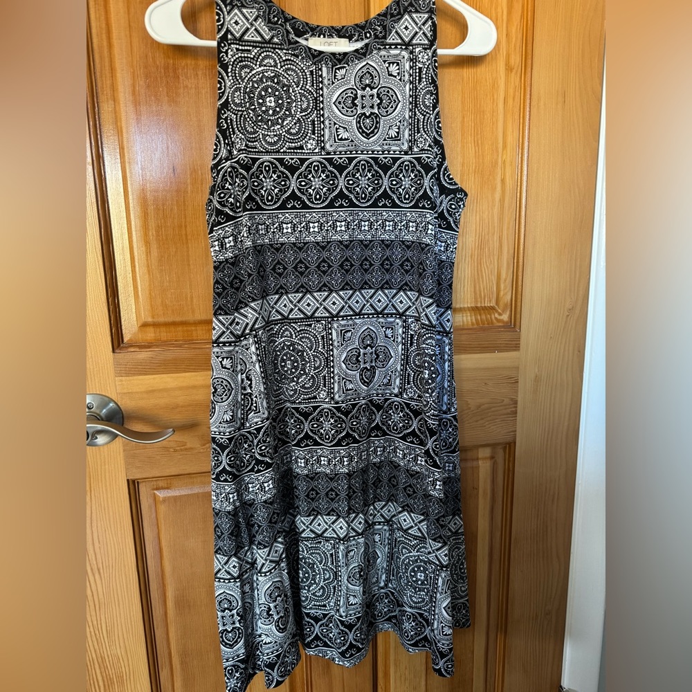 Loft Black and White Tank Swing Dreas